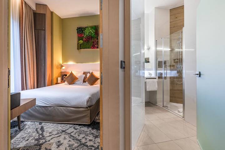 Room 4 of 43
