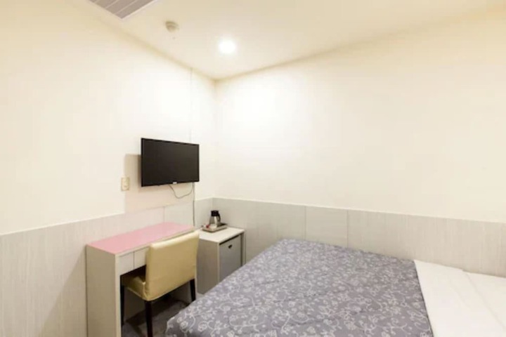 Room 17 of 50