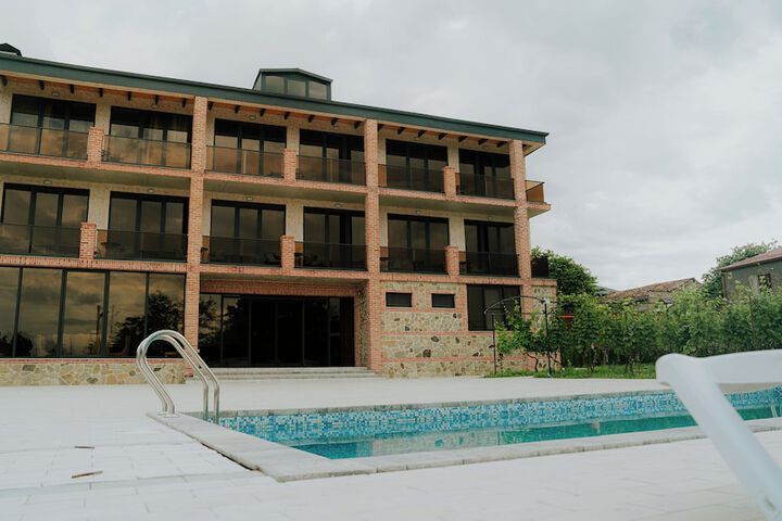 Pool 18 of 28