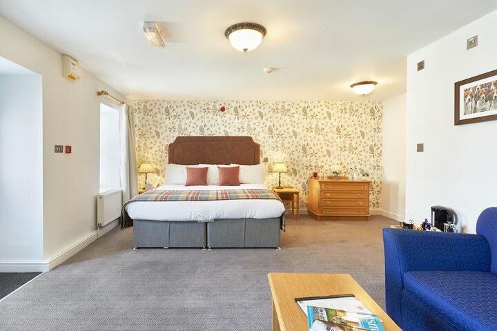 Room 4 of 37