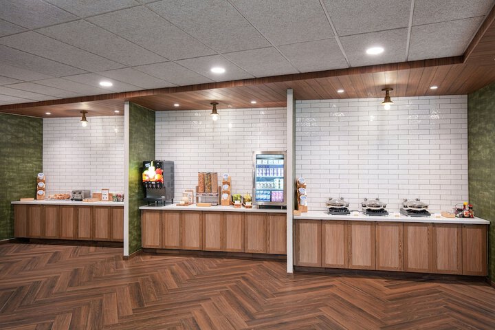 Breakfast/Coffee Service 22 of 26