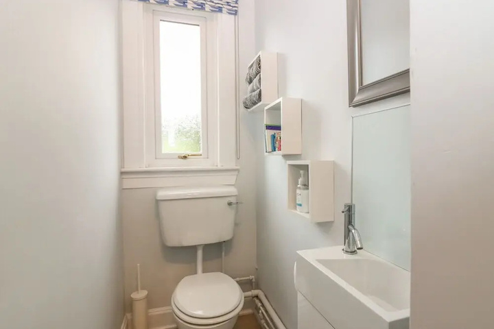 Room 9 of 20