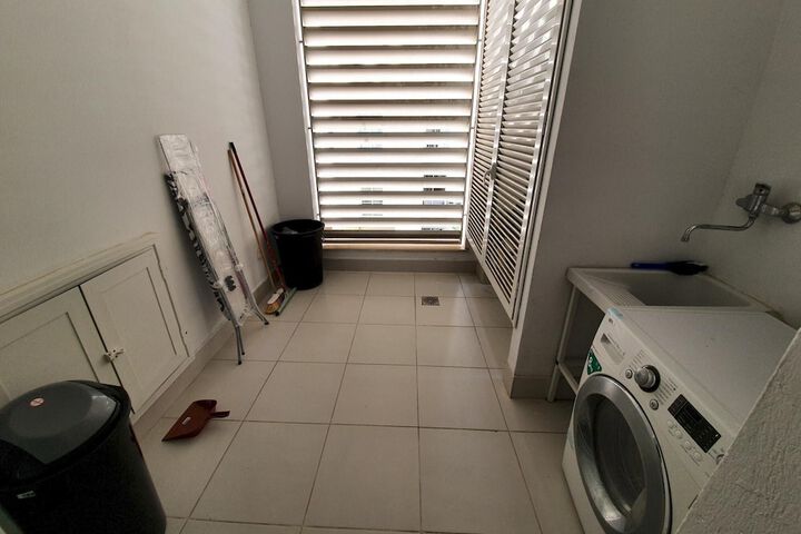 Room 8 of 27