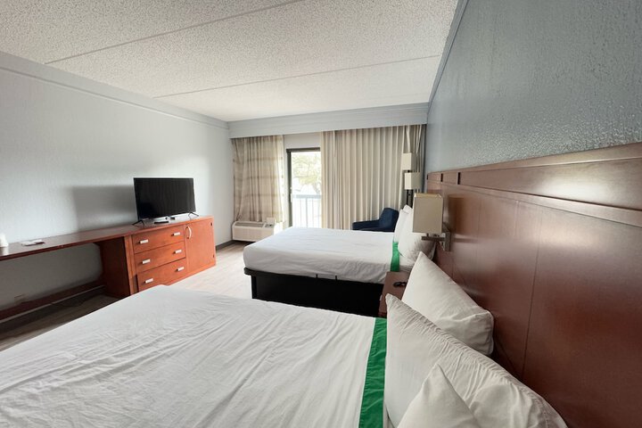 2 Double Beds (12 of 29)