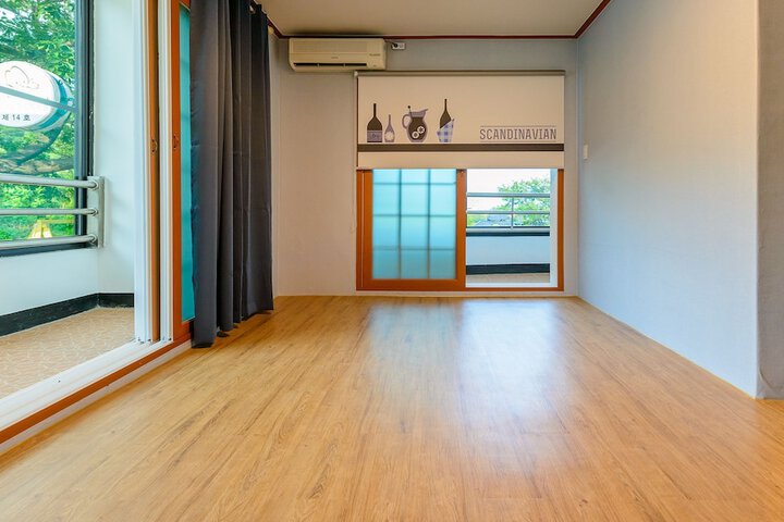 Room 2 of 102