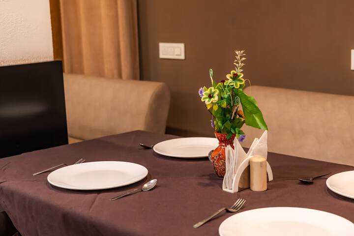 Dining 9 of 17