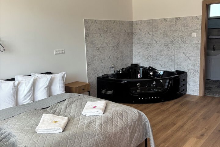 Room 37 of 62