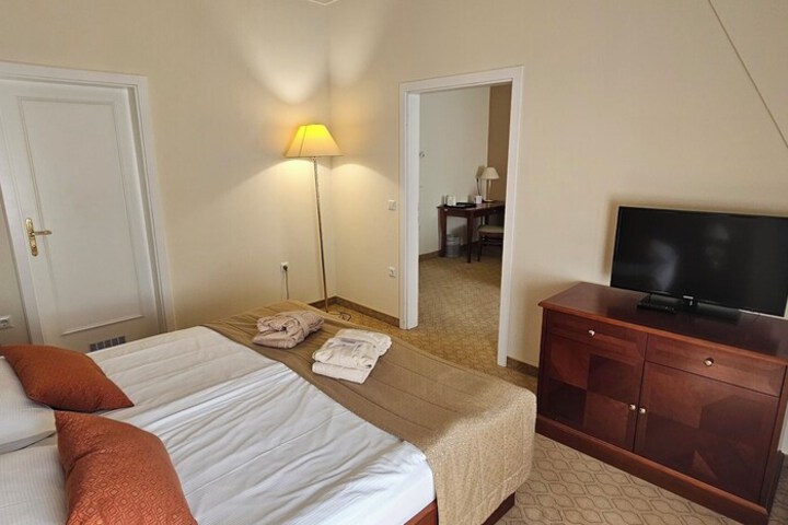 Room 22 of 128