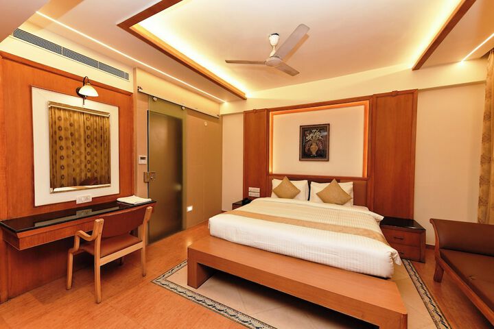 Room 32 of 76