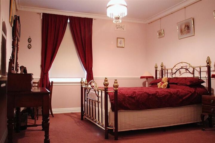 Room 4 of 13