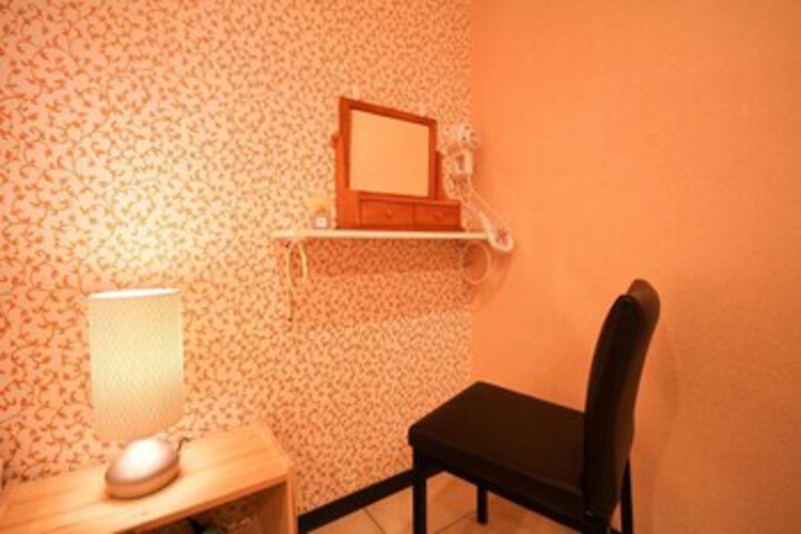 Room 9 of 16
