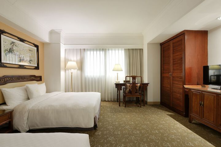 Room 34 of 90
