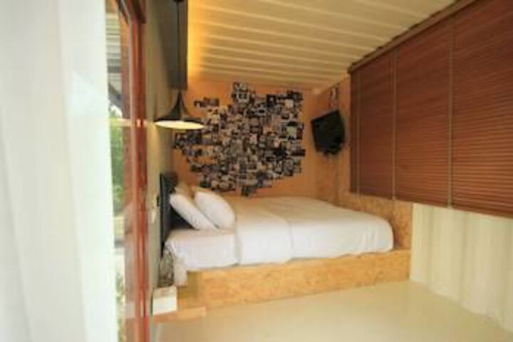 Room 12 of 23