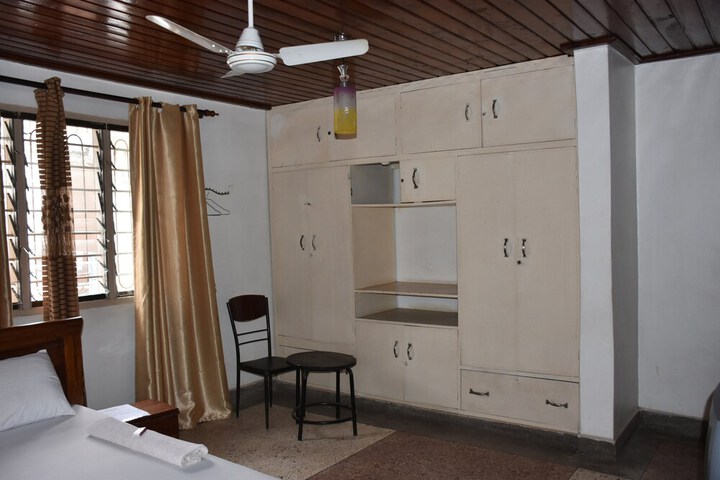 Room 7 of 10