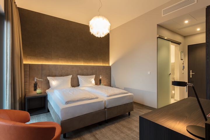 Room 6 of 43