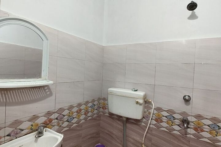 Room 10 of 12