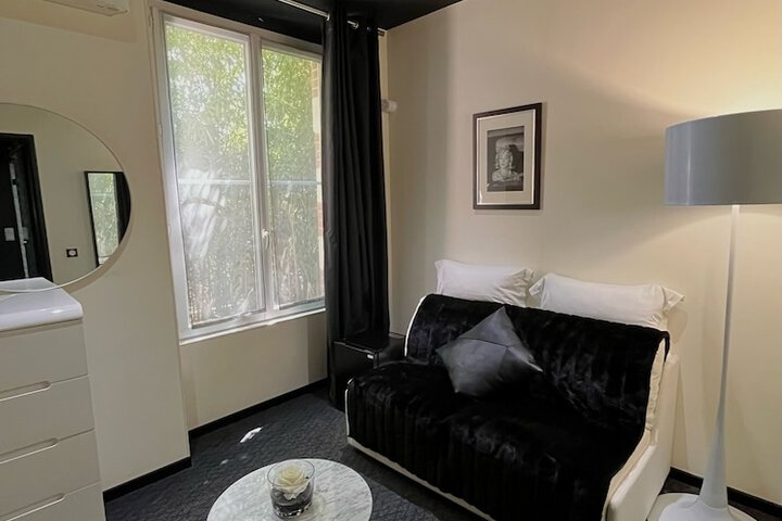 Room 34 of 106