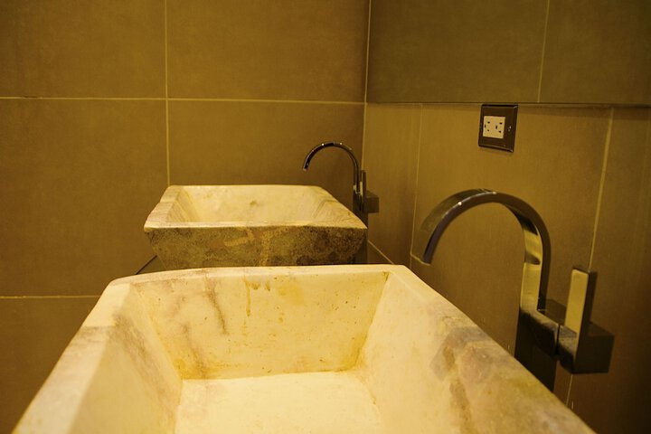 Room 28 of 46