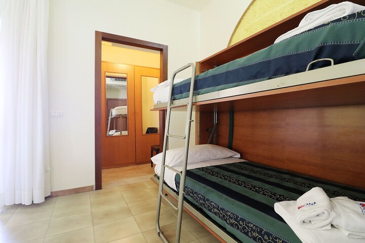 Room 18 of 150