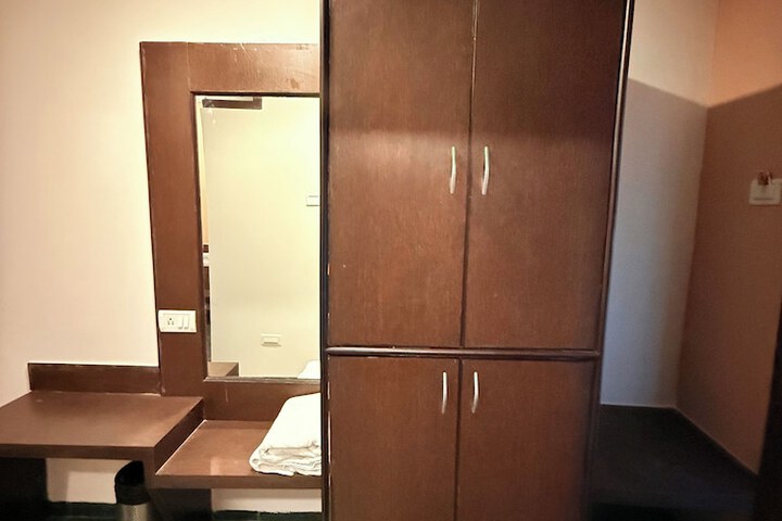 Room 10 of 94