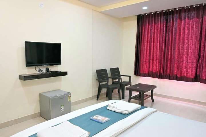 Room 8 of 33