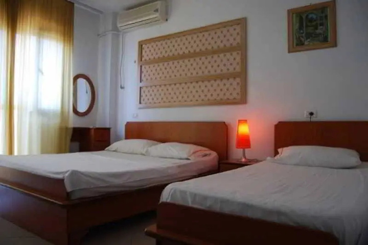 Room 3 of 10