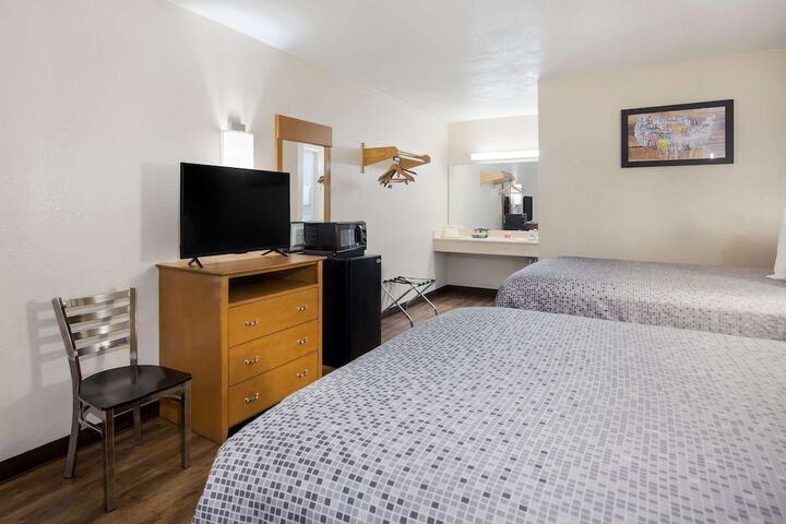 Room 17 of 36