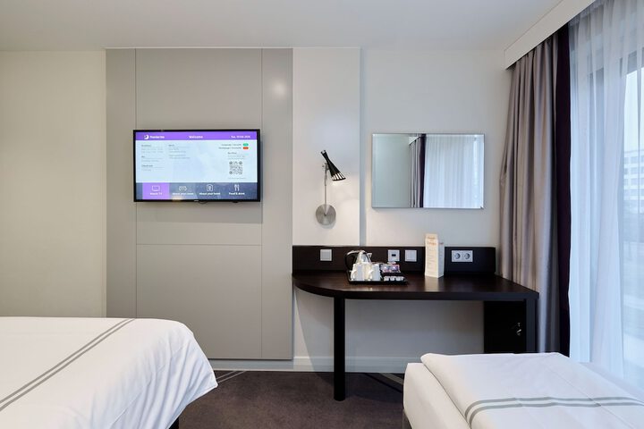 Room 11 of 37