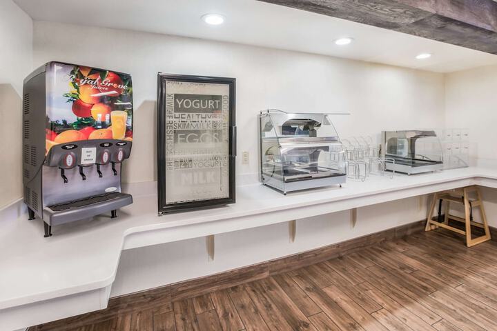 Breakfast/Coffee Service 36 of 40