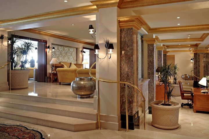 Lounge 68 of 85