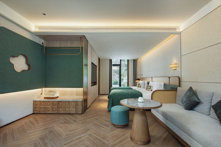 Room 2 of 7