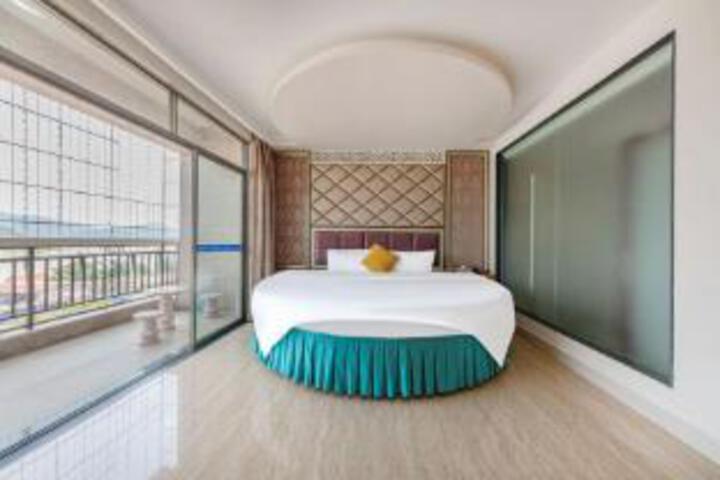 Room 4 of 6