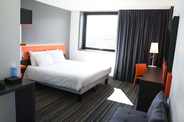 Room 30 of 96