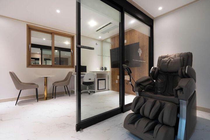 Room 46 of 74