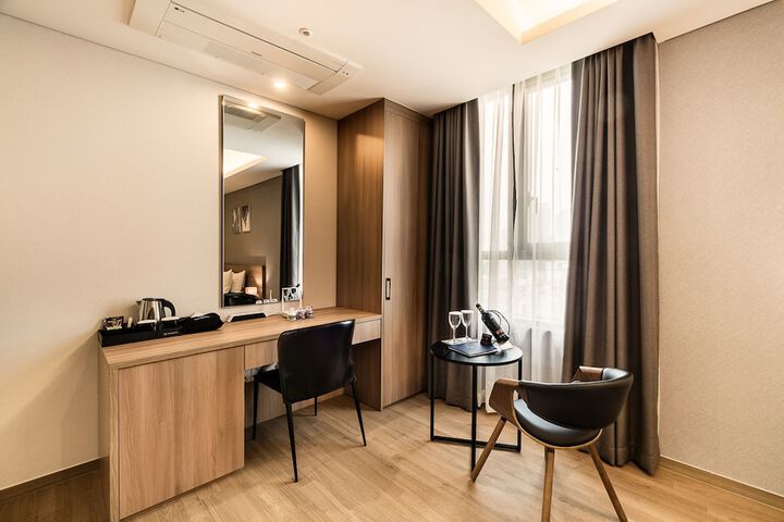 Room 53 of 69
