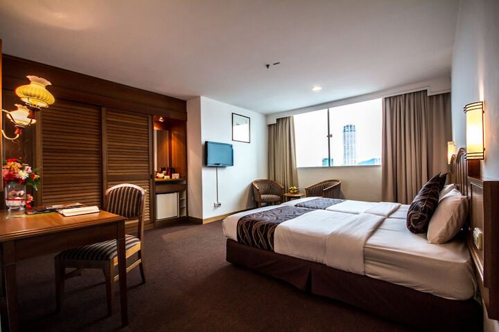 Room 10 of 38