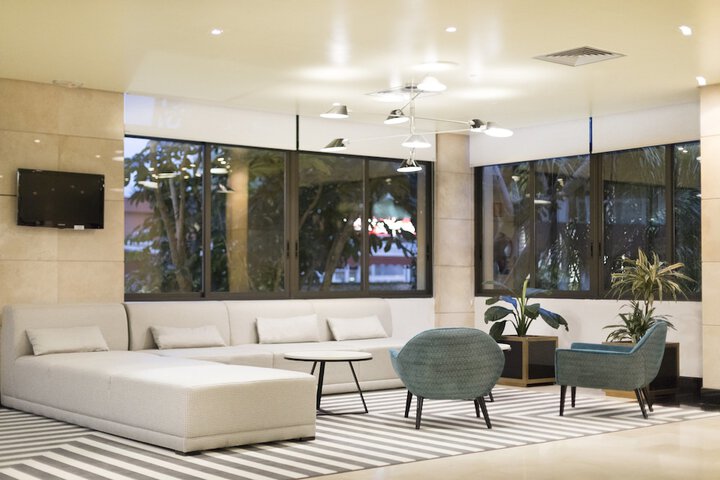 Entrance & Lobby