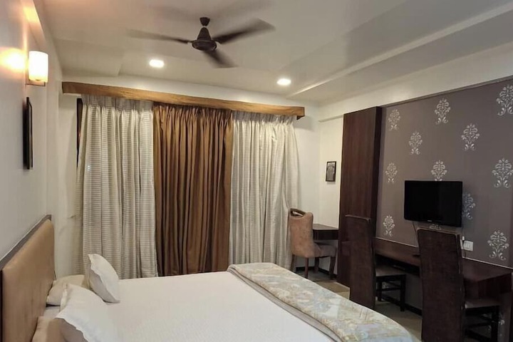 Room 4 of 6