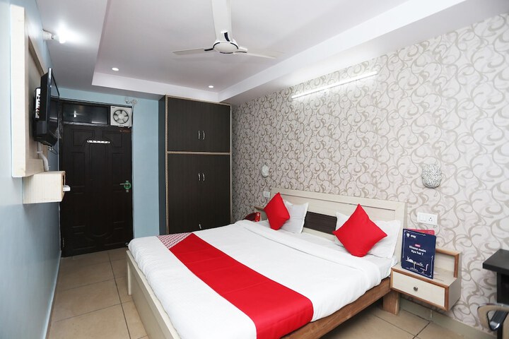 Room 7 of 32