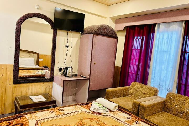 Room 9 of 21