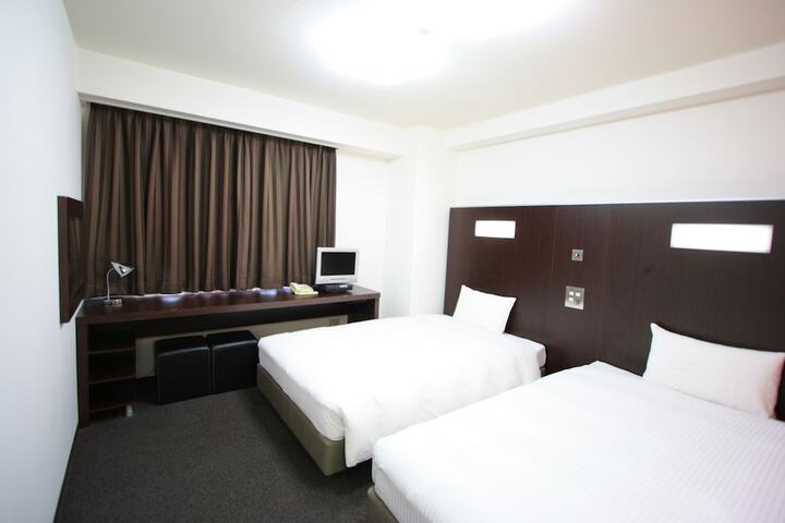 Room 9 of 36