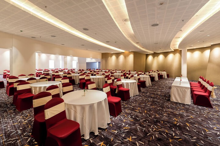 Ballroom/Hall 45 of 63