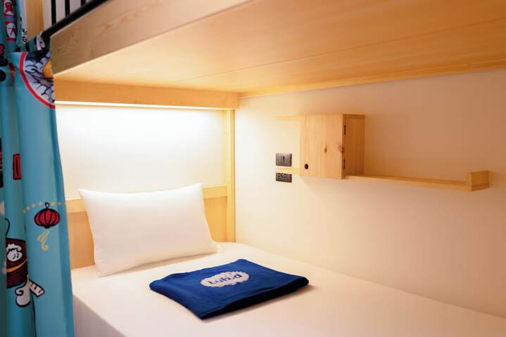Room 44 of 180