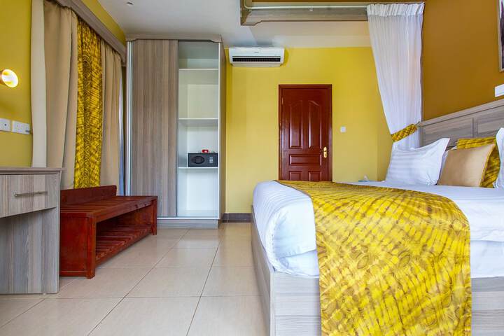 Room 5 of 32