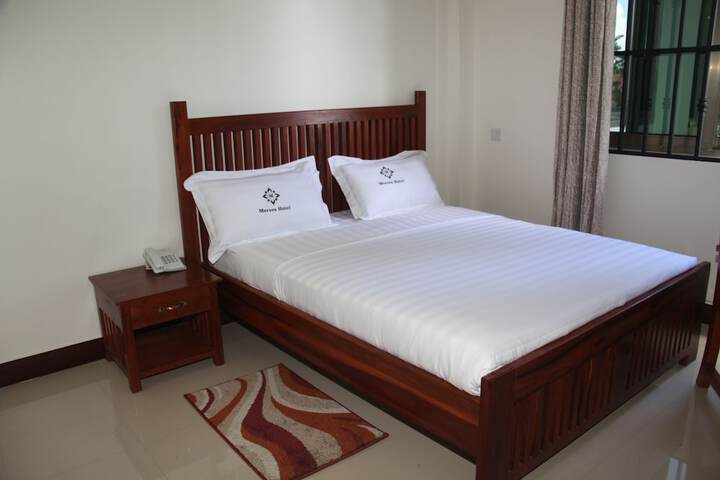 Room 5 of 16