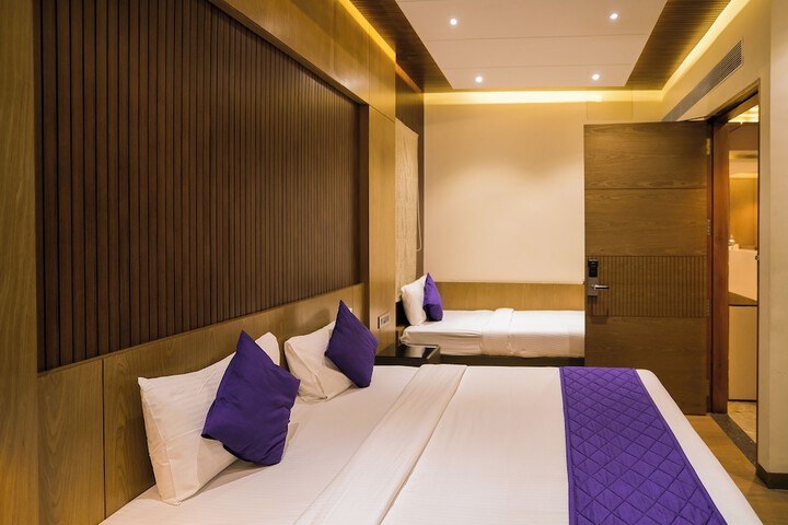 Room 7 of 12