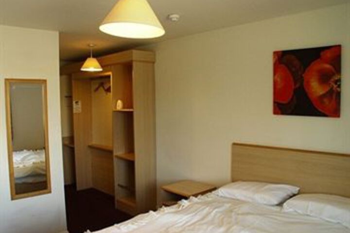 Room 8 of 15