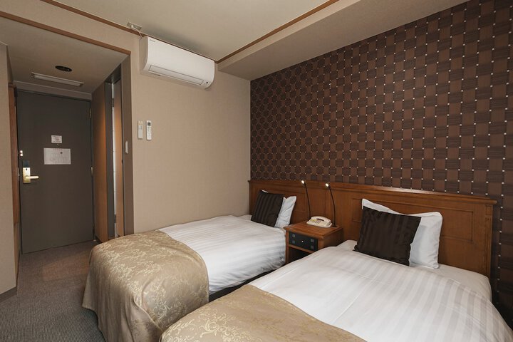 Room 11 of 39