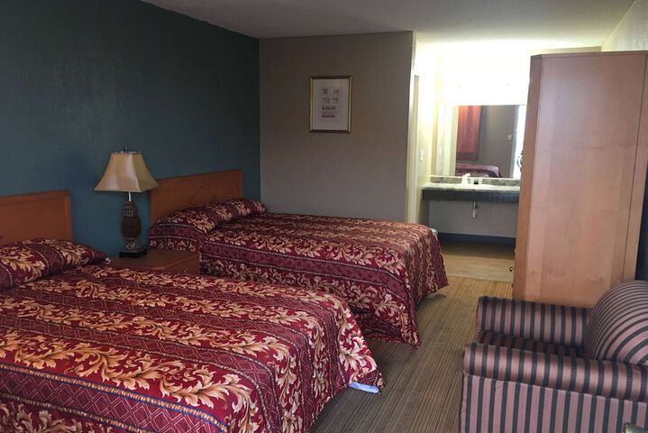 2 Double Beds (1 of 12)