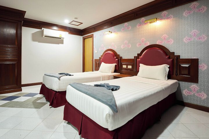 Room 48 of 136